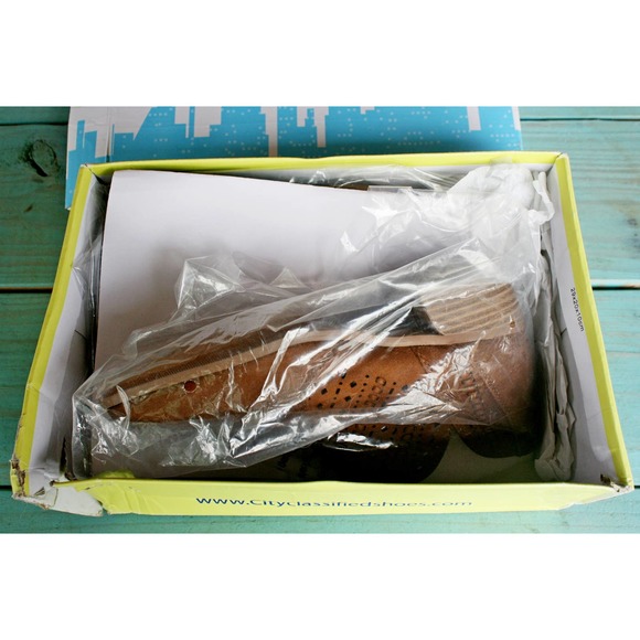 City Classified Chestnut Booties 6 Shoes Cut Outs Ankle Boots Suede Emerge - Picture 9 of 9